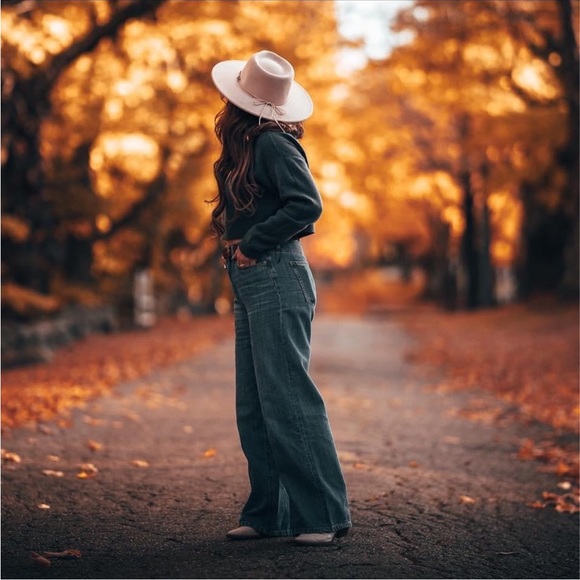 Meet your Posher, Lo 🌟 - Picture 3 of 4